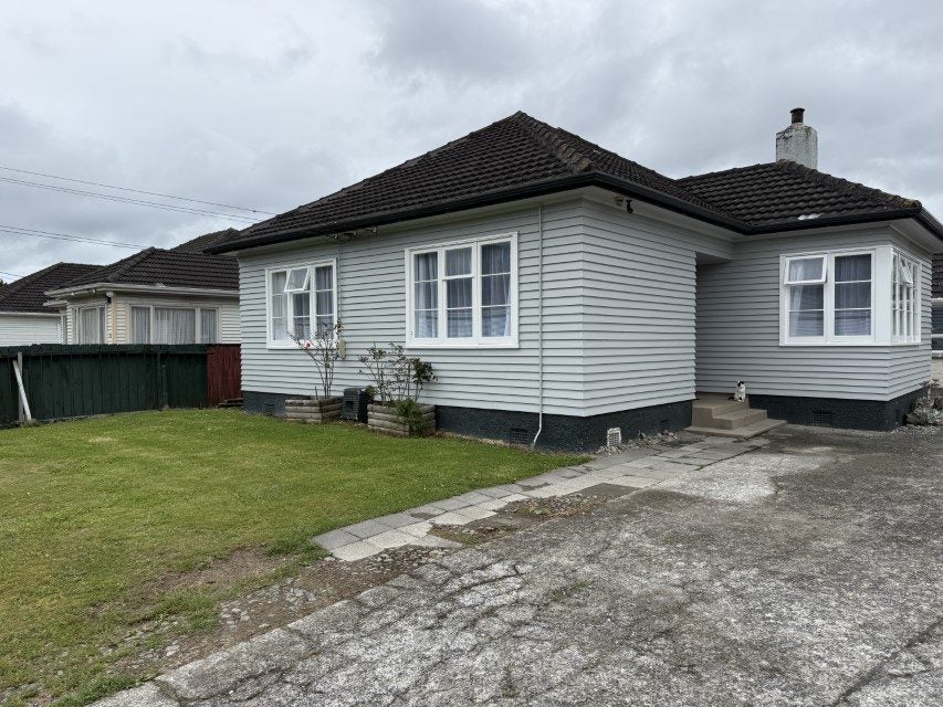 13 Purser Grove, Fairfield, Lower Hutt - Carousel 1