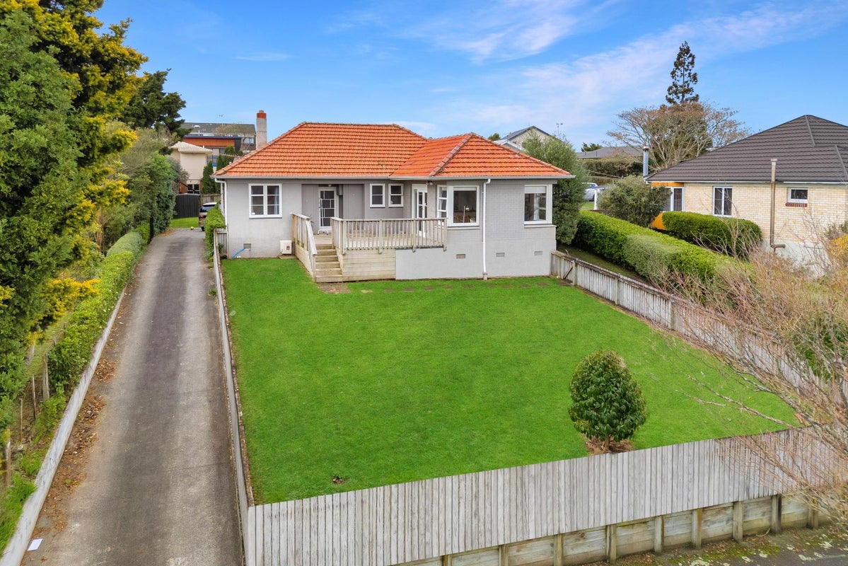34 Matai Street, Maeroa, Hamilton - Carousel 1