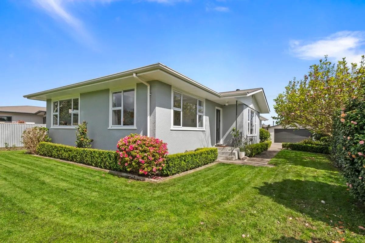 42 Park Road, West End, Palmerston North - Carousel 1