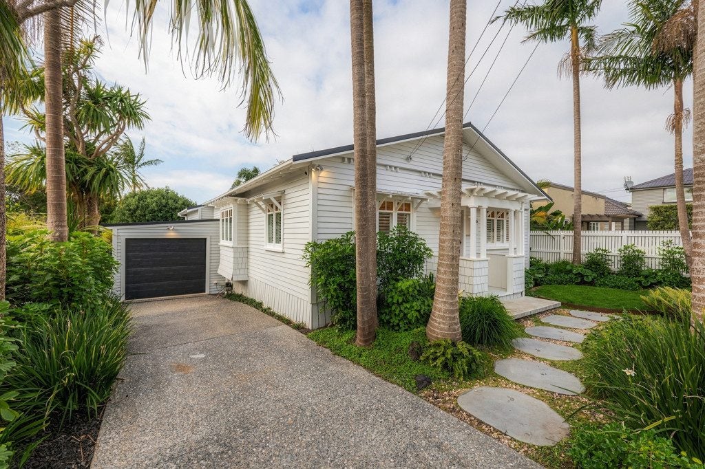 49 Huia Road, Point Chevalier, Auckland - Carousel 2