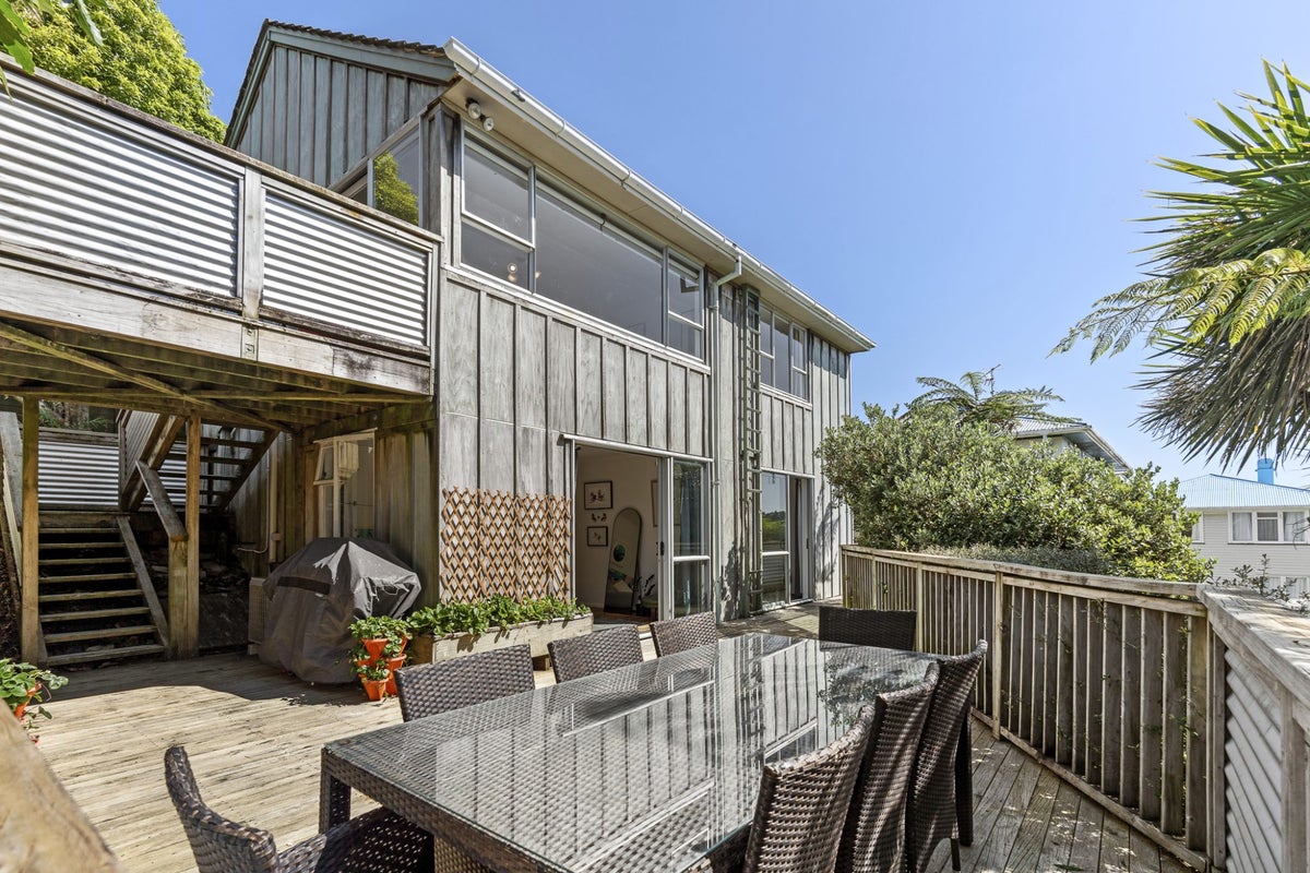 8 Parsons Street, Vogeltown, New Plymouth - Carousel 19