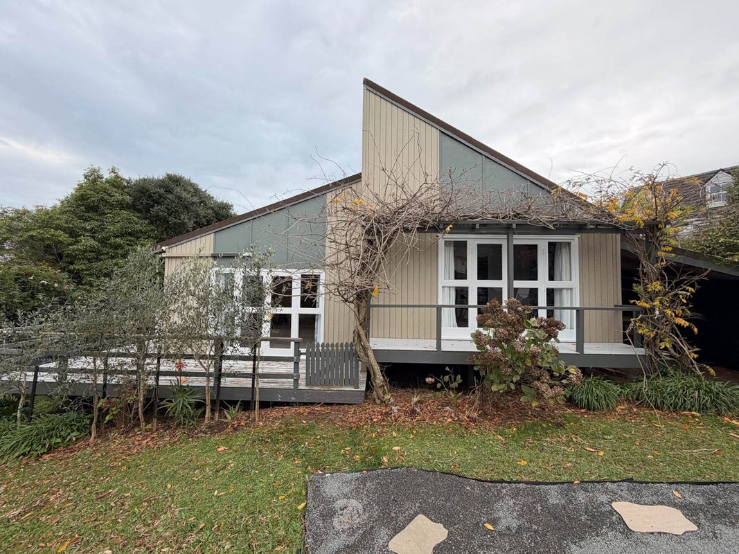13 Royal Viking Way, Lynfield, Auckland - Carousel 1