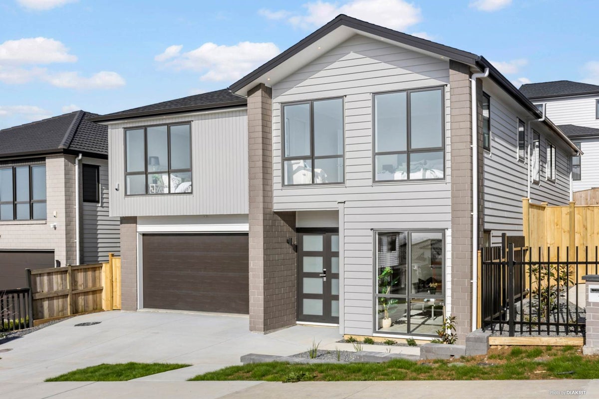 1A Tannaghmore Drive, Flat Bush, Auckland - Carousel 1