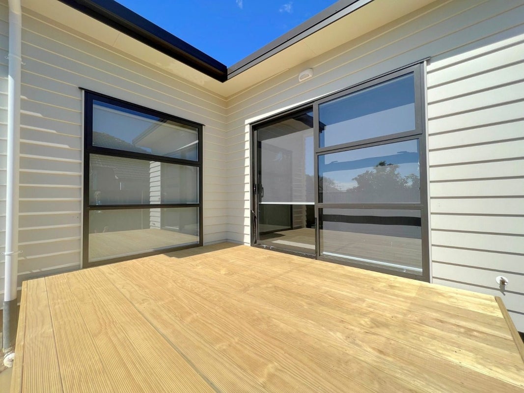 2/4 Searancke Place, Fairfield, Hamilton - Carousel 2