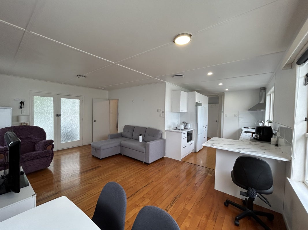 1A Ngatiawa Street, One Tree Hill, Auckland - Carousel 1