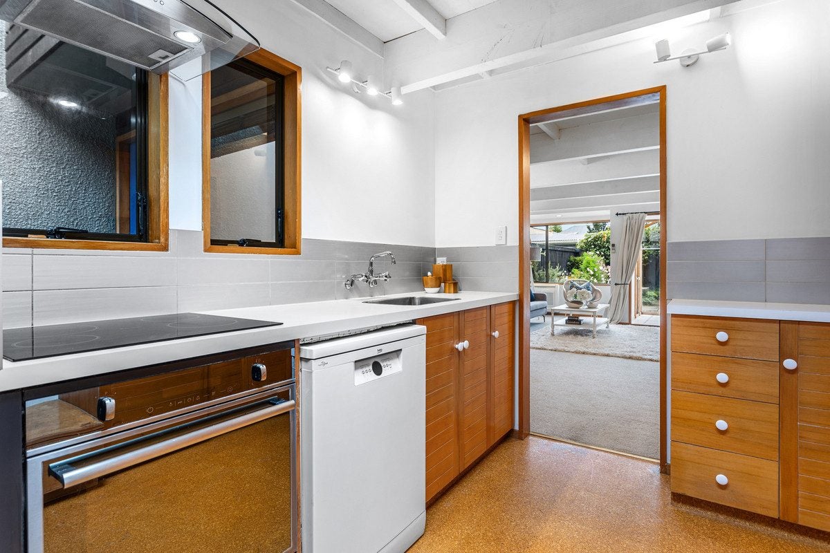 2/20 Bristol Street, St Albans, Christchurch - Carousel 2