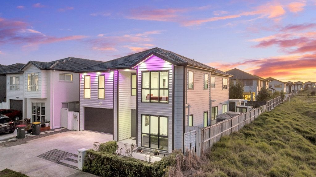 40 Nightingale Road, Flat Bush, Auckland - Carousel 1