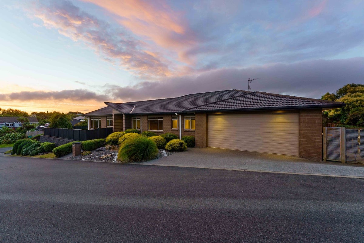 12 Simpson Crescent, Raumati Beach, Paraparaumu - Carousel 1