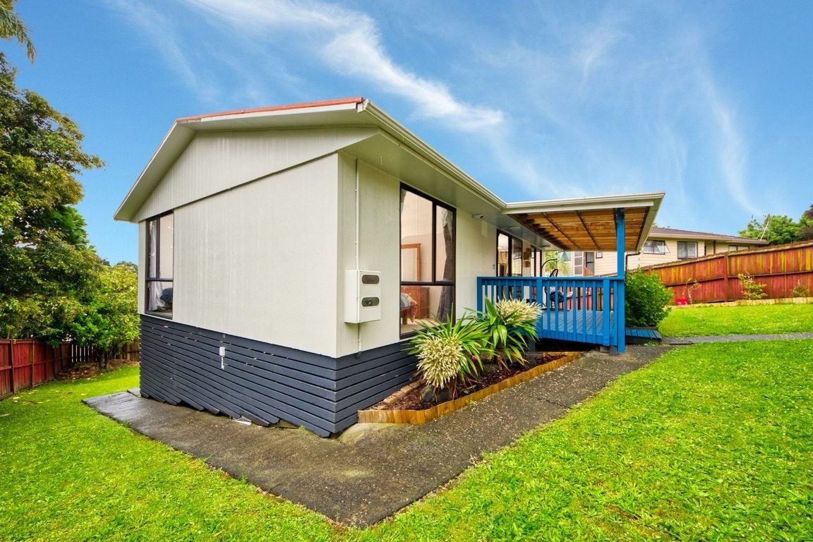 17 Rehia Road, Massey, Auckland - Carousel 11