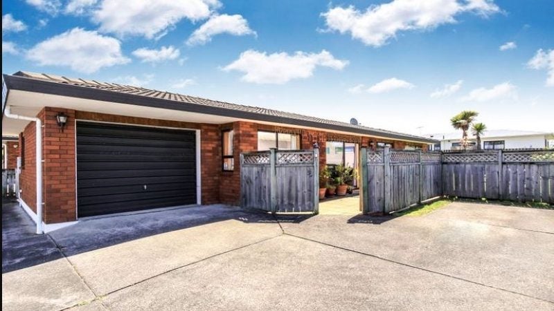 63A Hutchinson Avenue, New Lynn, Auckland - Carousel 1