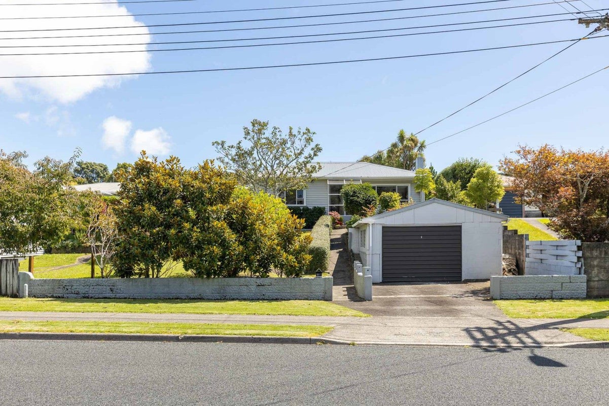 30 Awanui Street, Merrilands, New Plymouth - Carousel 1