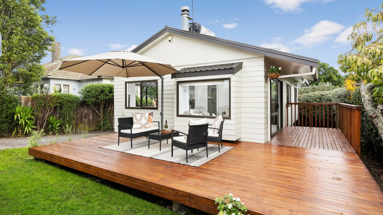 2A Triton Avenue, Mount Albert, Auckland - Carousel 1