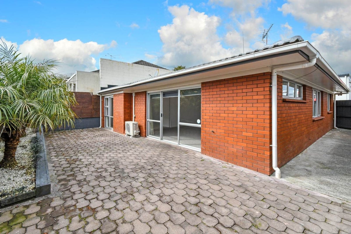 2/15 East Street, Papakura, Auckland - Carousel 1