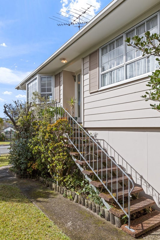 53 Trias Road, Totara Vale, Auckland - Carousel 2