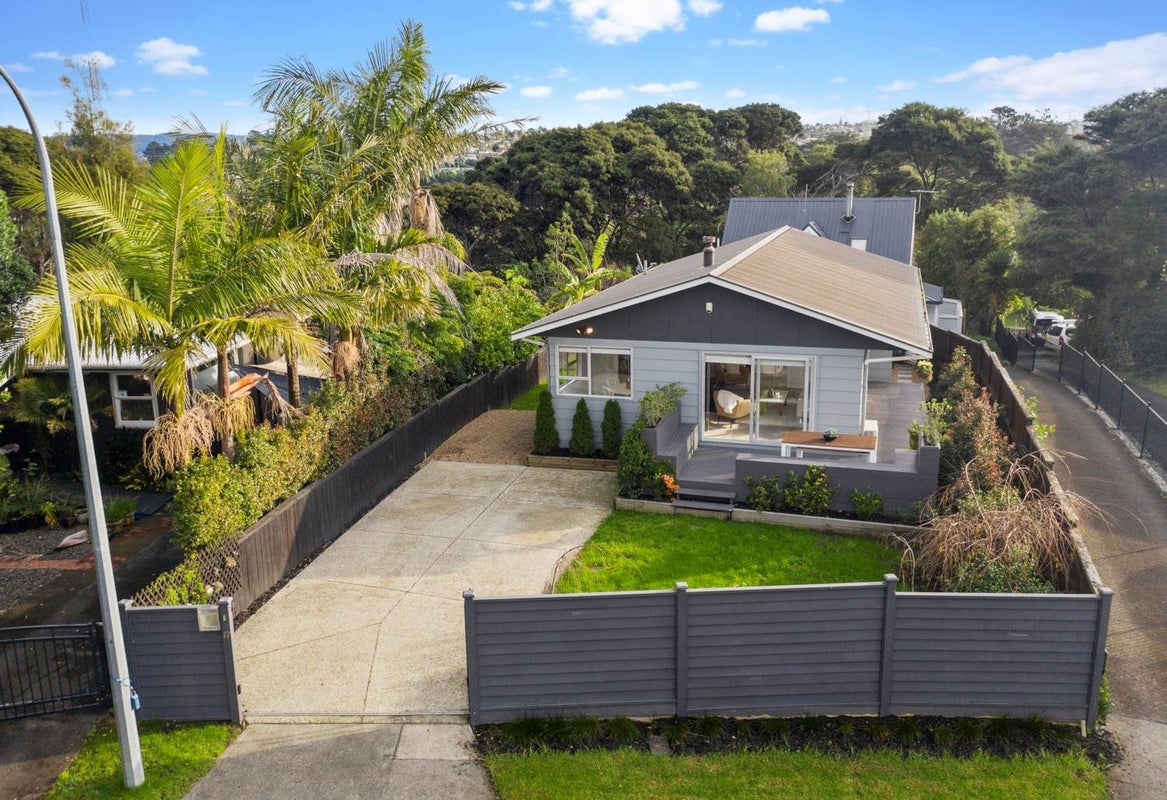 17 Taioma Crescent, Te Atatu Peninsula, Auckland - Carousel 2