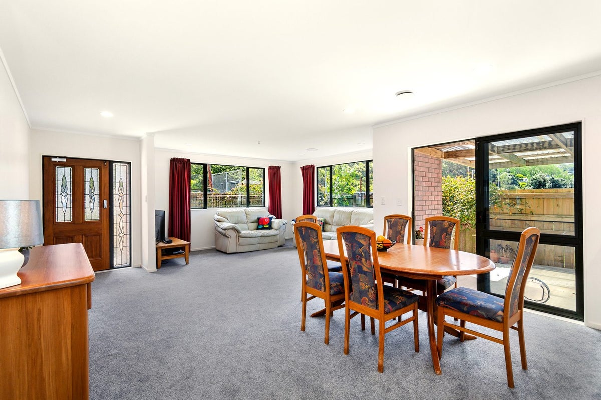 10A Park Avenue, Tawa, Wellington - Carousel 2