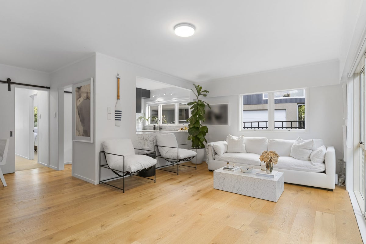 2/16 Rangitoto Terrace, Milford, Auckland - Carousel 1