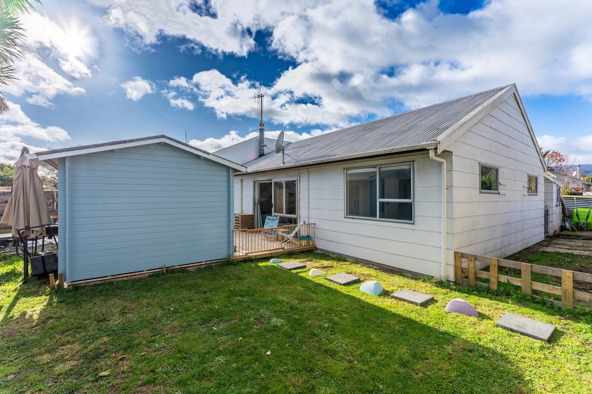 2/290B Main Highway, Otaki, Wellington - Carousel 2