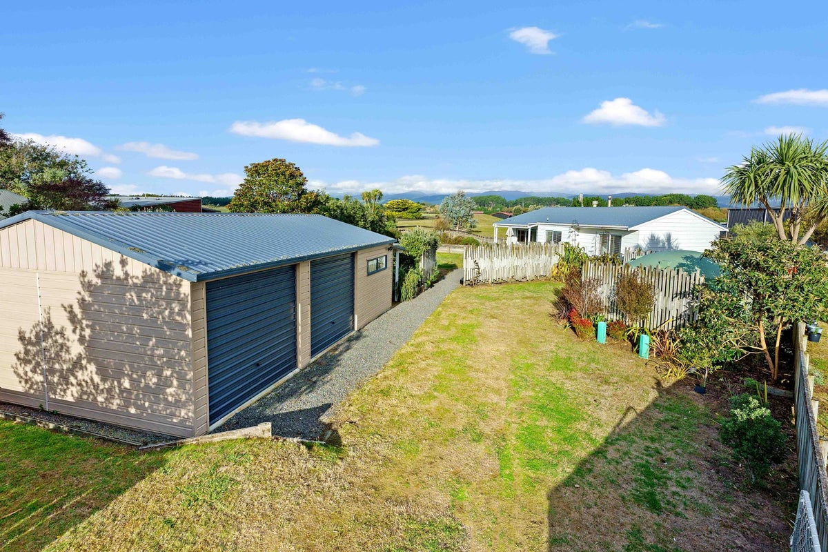 3 Mavis Avenue, Waikawa Beach, Manakau - Carousel 1