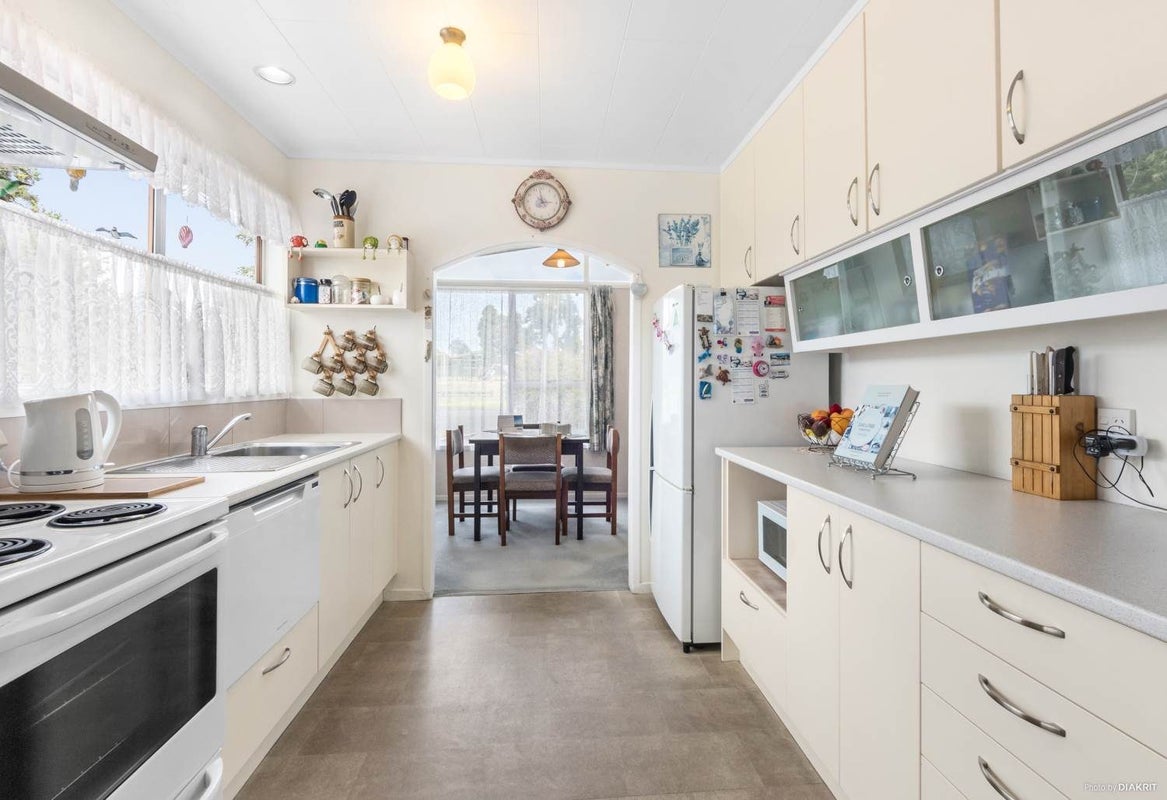 13 Tango Place, Henderson, Auckland - Carousel 2