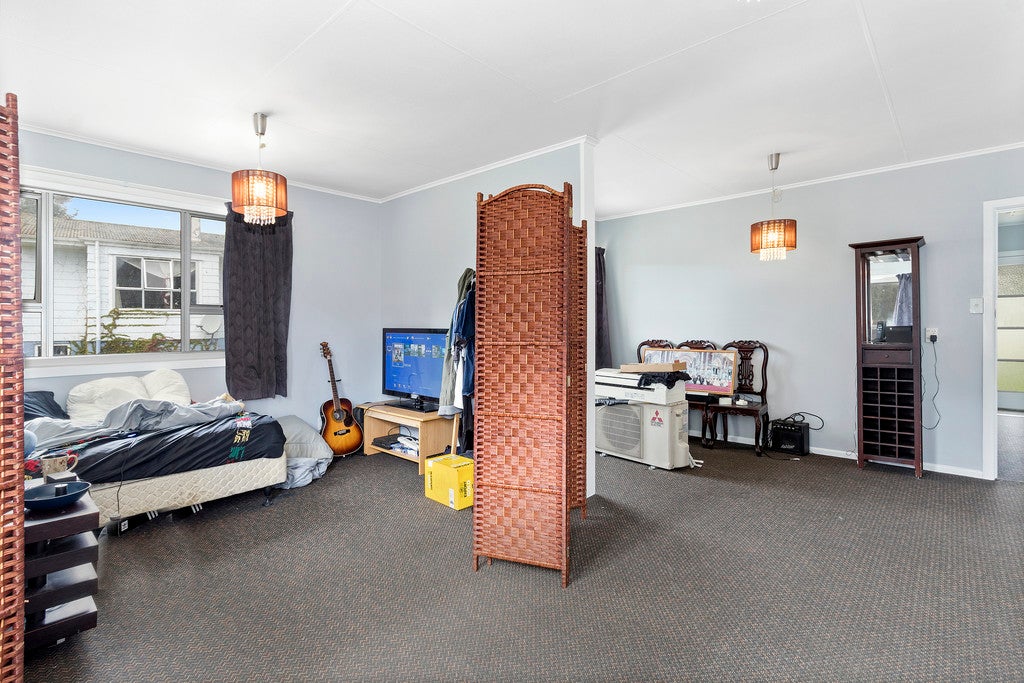 12 Bellona Place, Cannons Creek, Porirua - Carousel 2