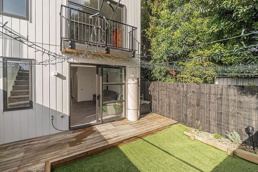 4A Montmere Avenue, Te Atatu Peninsula, Auckland - Carousel 2