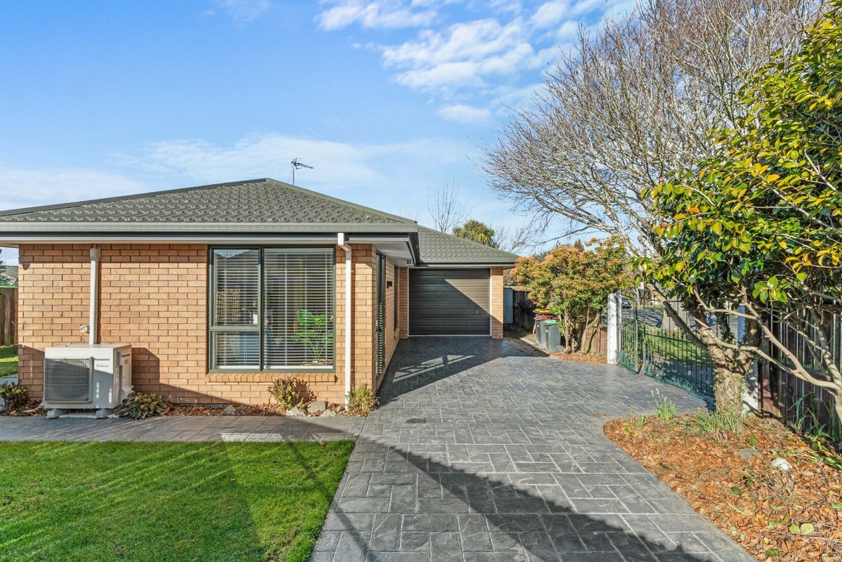 1/32 Montclare Avenue, Avonhead, Christchurch - Carousel 1