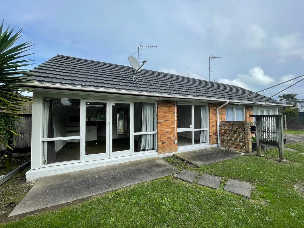 42 McAnnalley Street, Manurewa East, Auckland - Carousel 1