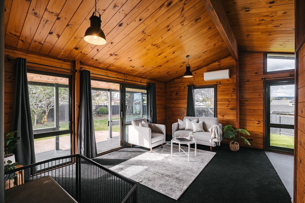 12 Suzanne Grove, Kelvin Grove, Palmerston North - Carousel 2