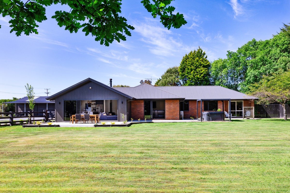 140 Grant Road, Otatara - Carousel 1