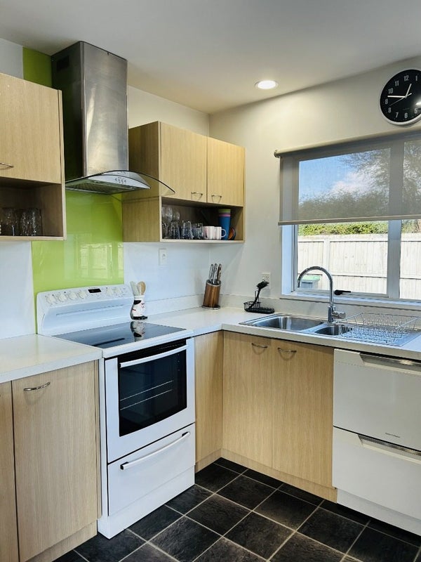 19 Seascape Gardens, Bromley, Christchurch - Carousel 2