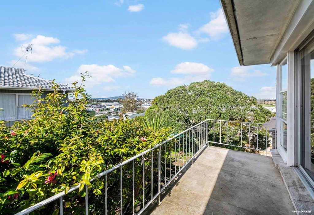 2/31 Marcel Place, Glenfield, Auckland - Carousel 7