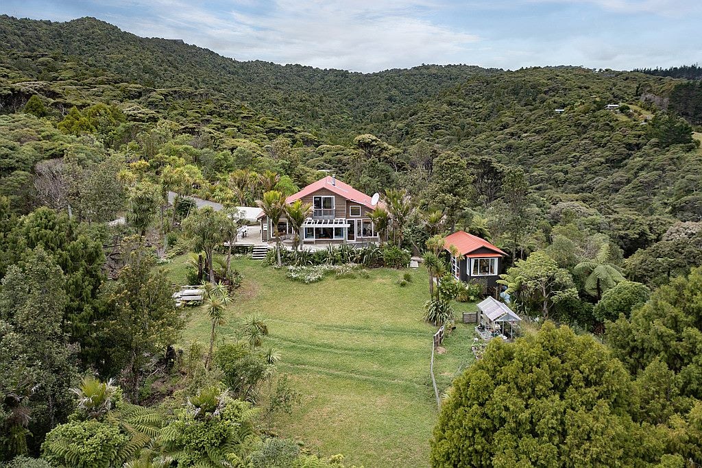 16 La Trobe Track, Karekare, New Lynn - Carousel 1