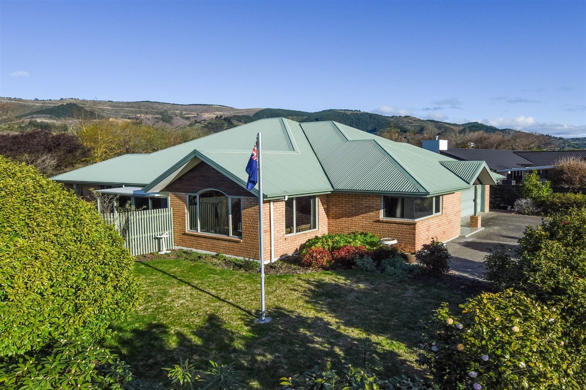 40 Heritage Crescent, Richmond, Richmond - Carousel 1