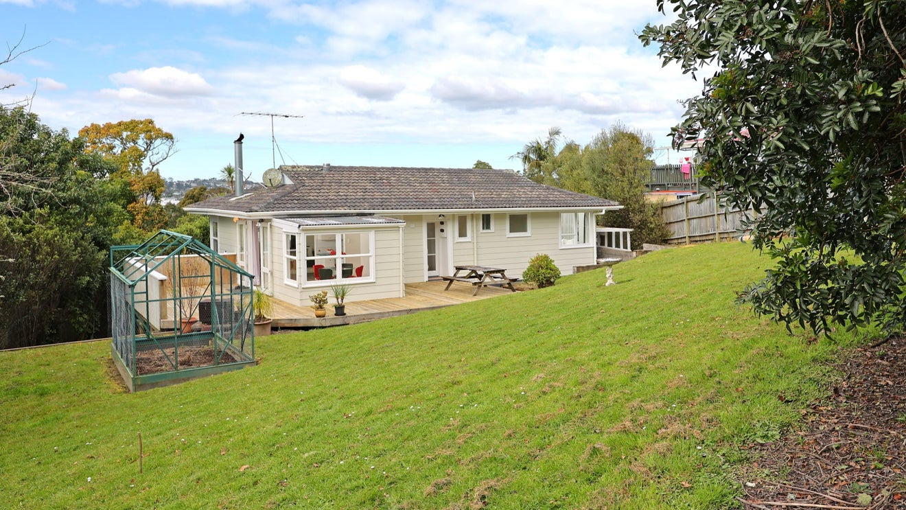 39 Fitzwater Place, Henderson, Auckland - Carousel 23
