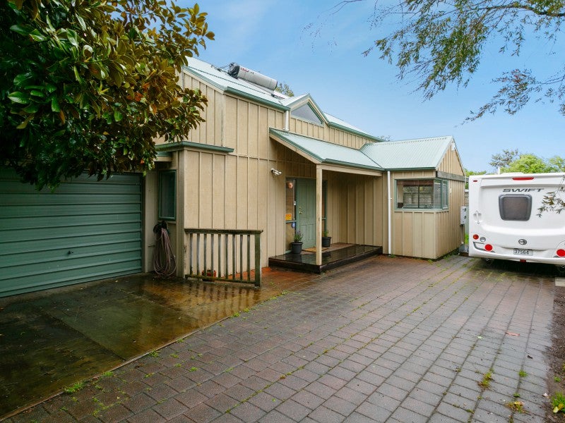 16 Arrowsmith Avenue, Waipahihi, Taupo - Carousel 13
