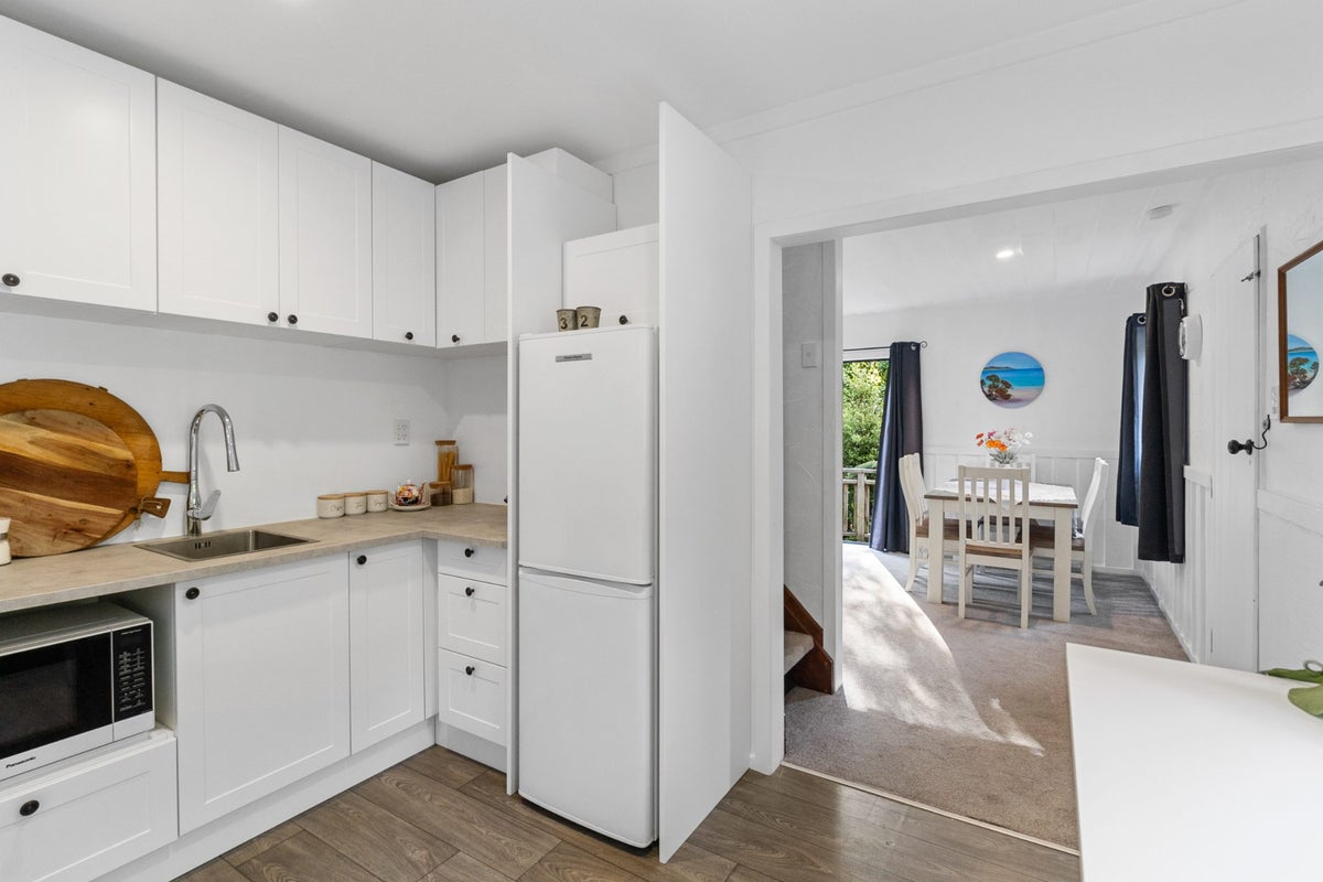 32 Eden Terrace, Onetangi, Waiheke Island - Carousel 2