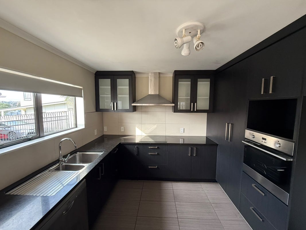 34 Ernie Pinches Street, Mount Roskill, Auckland - Carousel 2