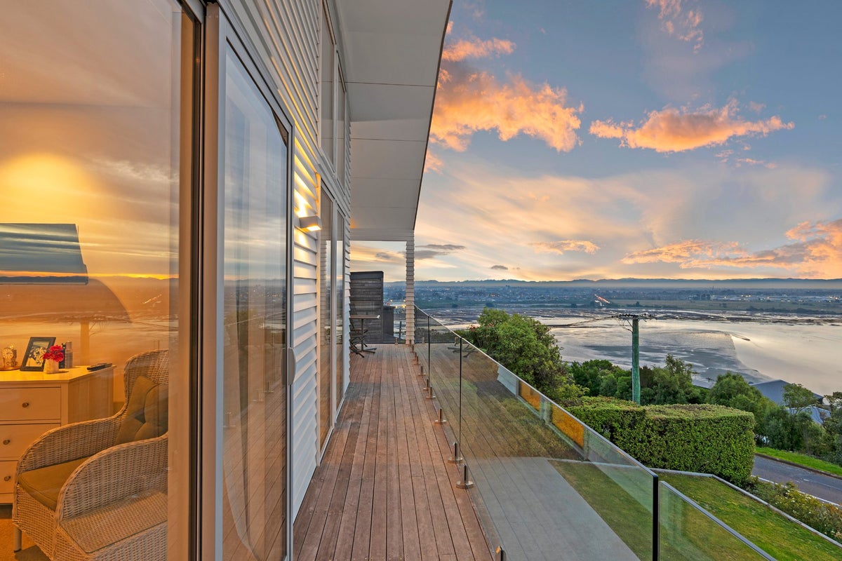 44 St Andrews Hill Road, Mount Pleasant, Christchurch - Carousel 2