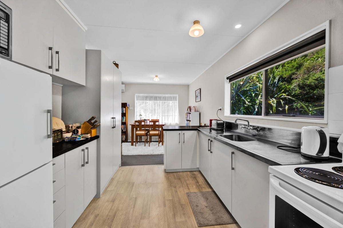 33 Herekawe Drive, Spotswood, New Plymouth - Carousel 2