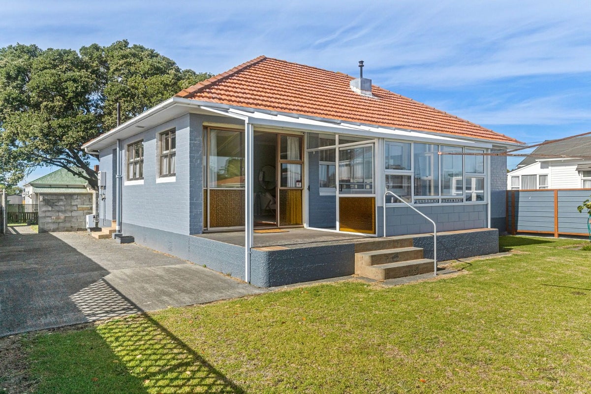 8 Harper Street, Gonville, Whanganui - Carousel 1