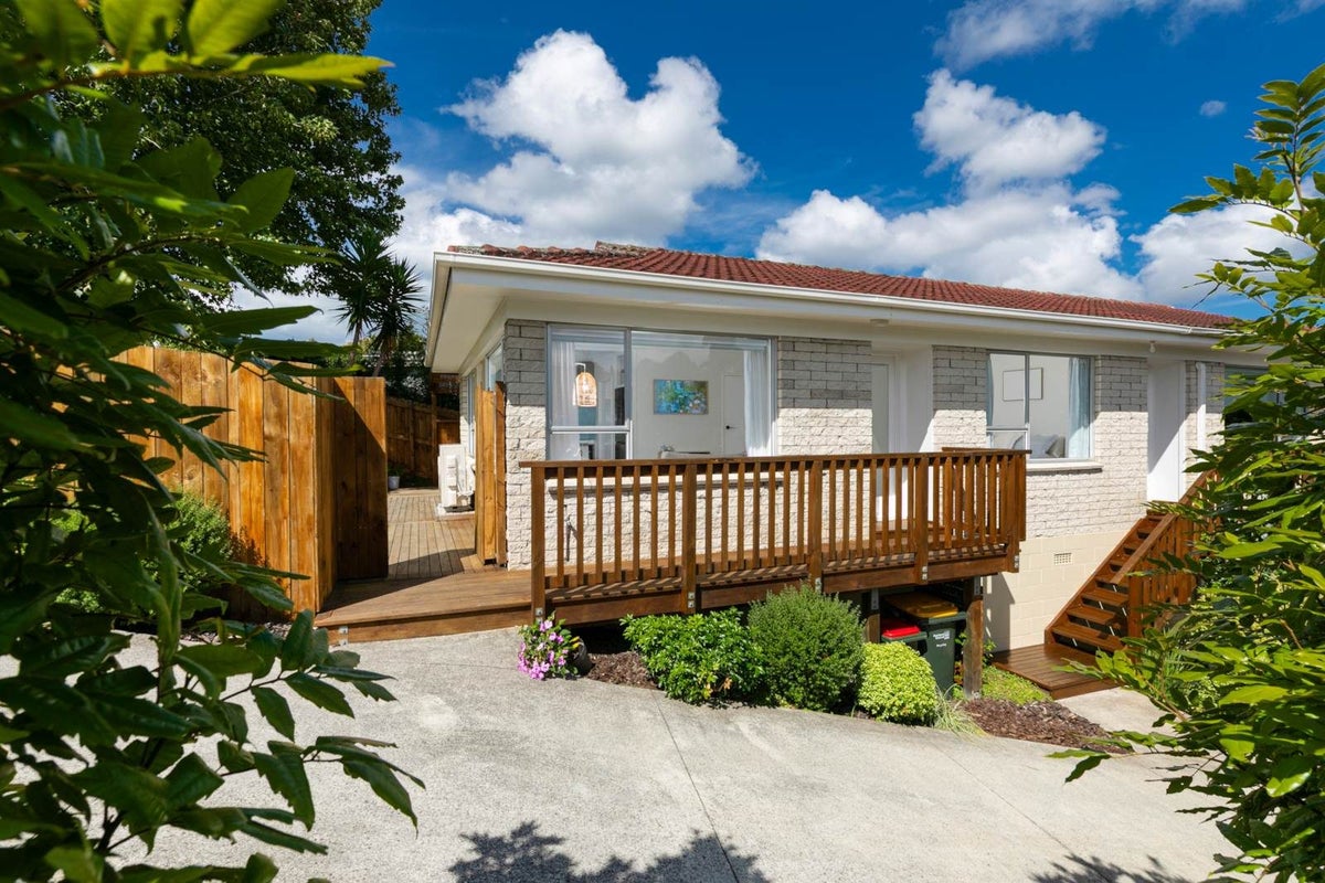 1/13 Bentley Avenue, Glenfield, Auckland - Carousel 1