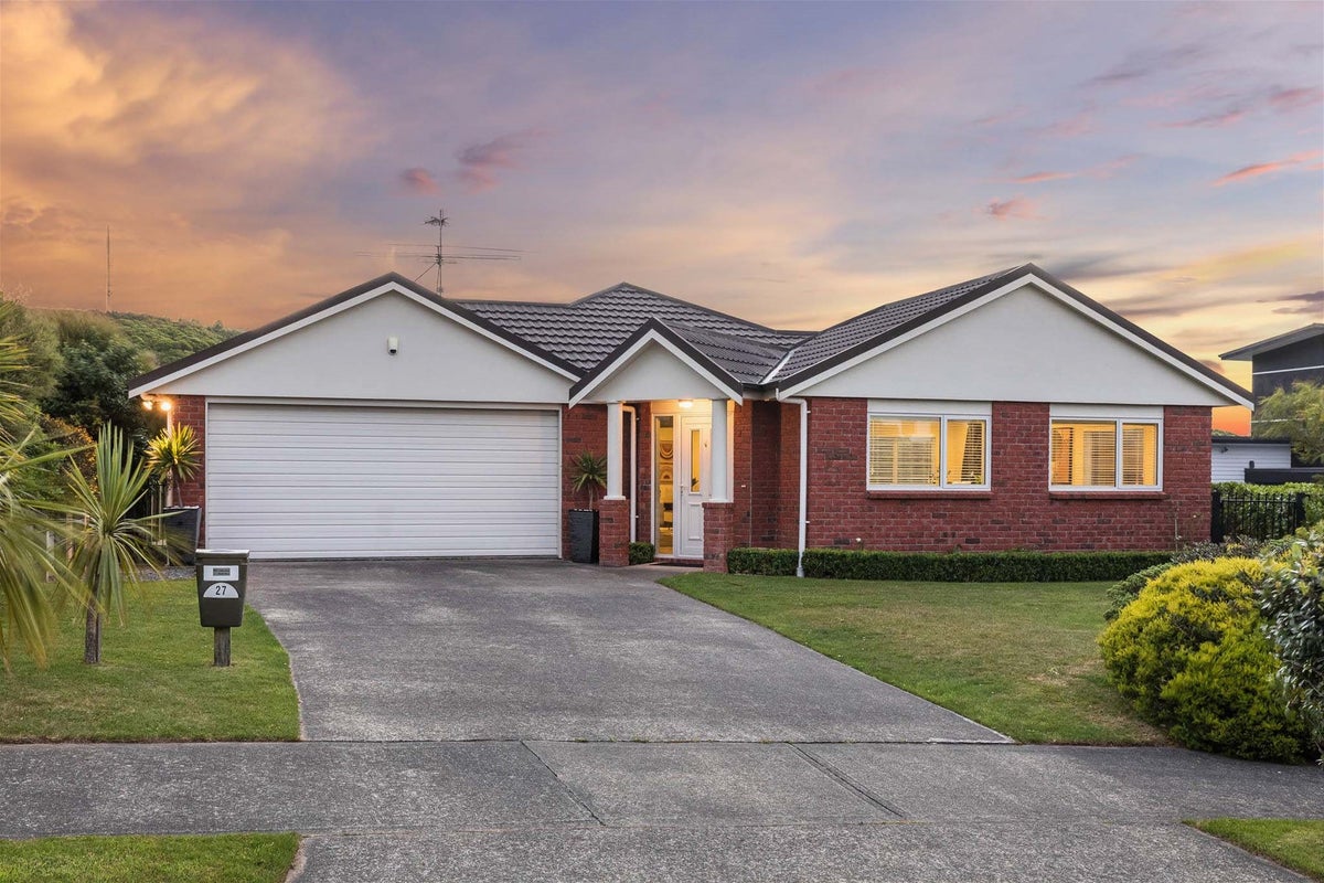 27 Milford Street, Aotea, Porirua - Carousel 1