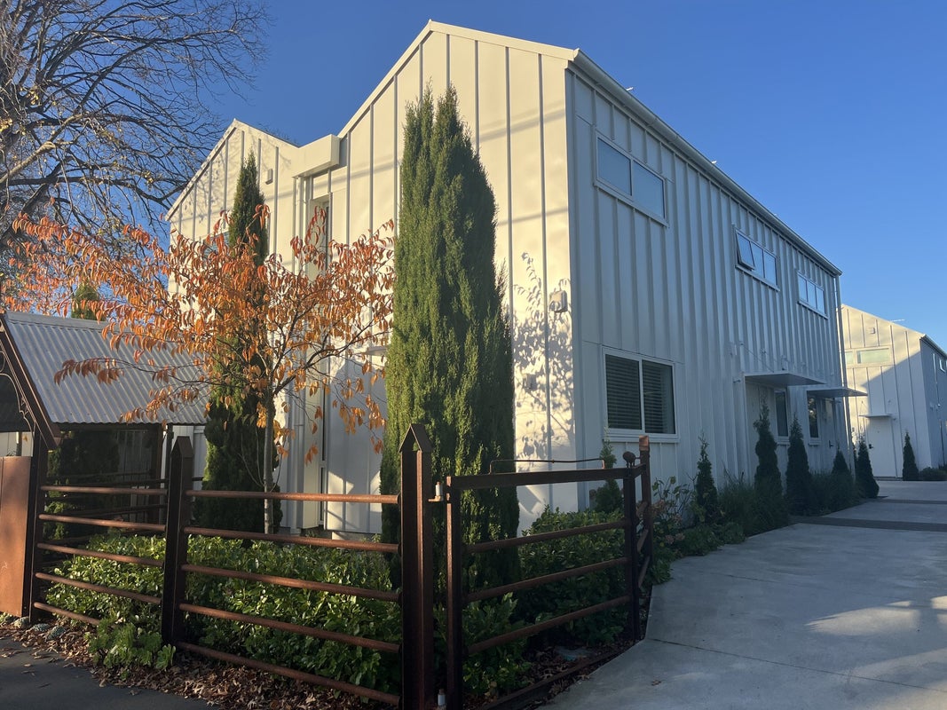 1/160 Hills Road, Edgeware, Christchurch - Carousel 1