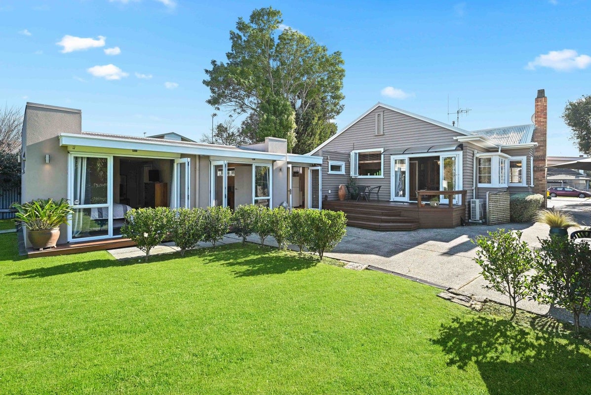 2 James Street, Hamilton East, Hamilton - Carousel 1