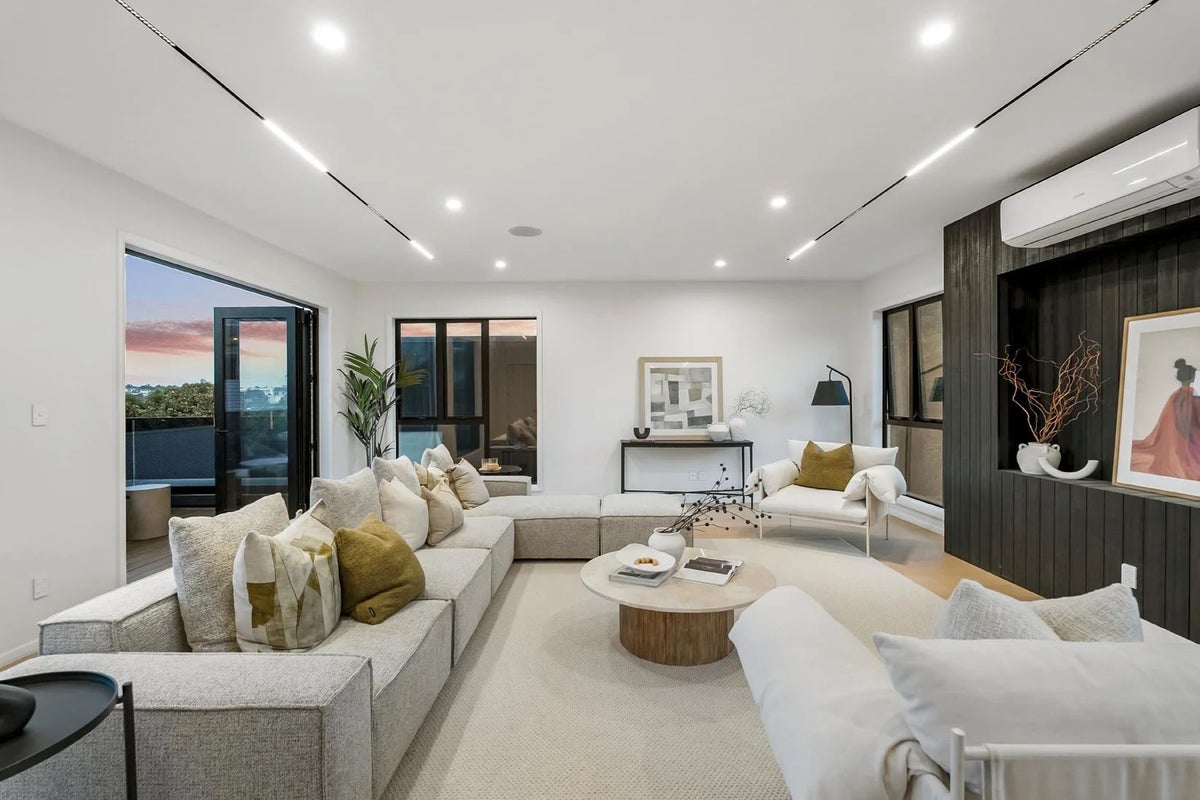 4/65A Hogans Road, Glenfield, Auckland - Carousel 1