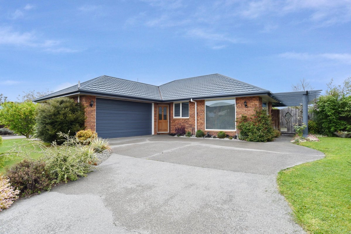 11 Panckhurst Drive, Woodend, Woodend - Carousel 1