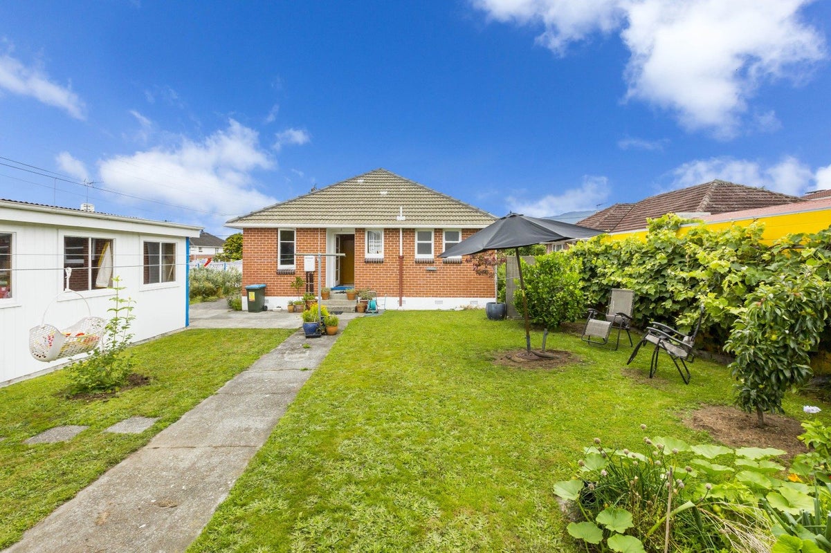 37 Kashmir Avenue, Clouston Park, Upper Hutt - Carousel 22