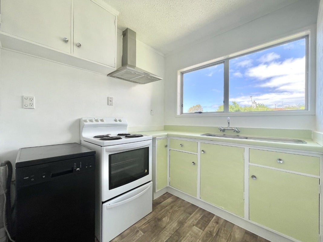 45 Roberts Road, Te Atatu South, Auckland - Carousel 2