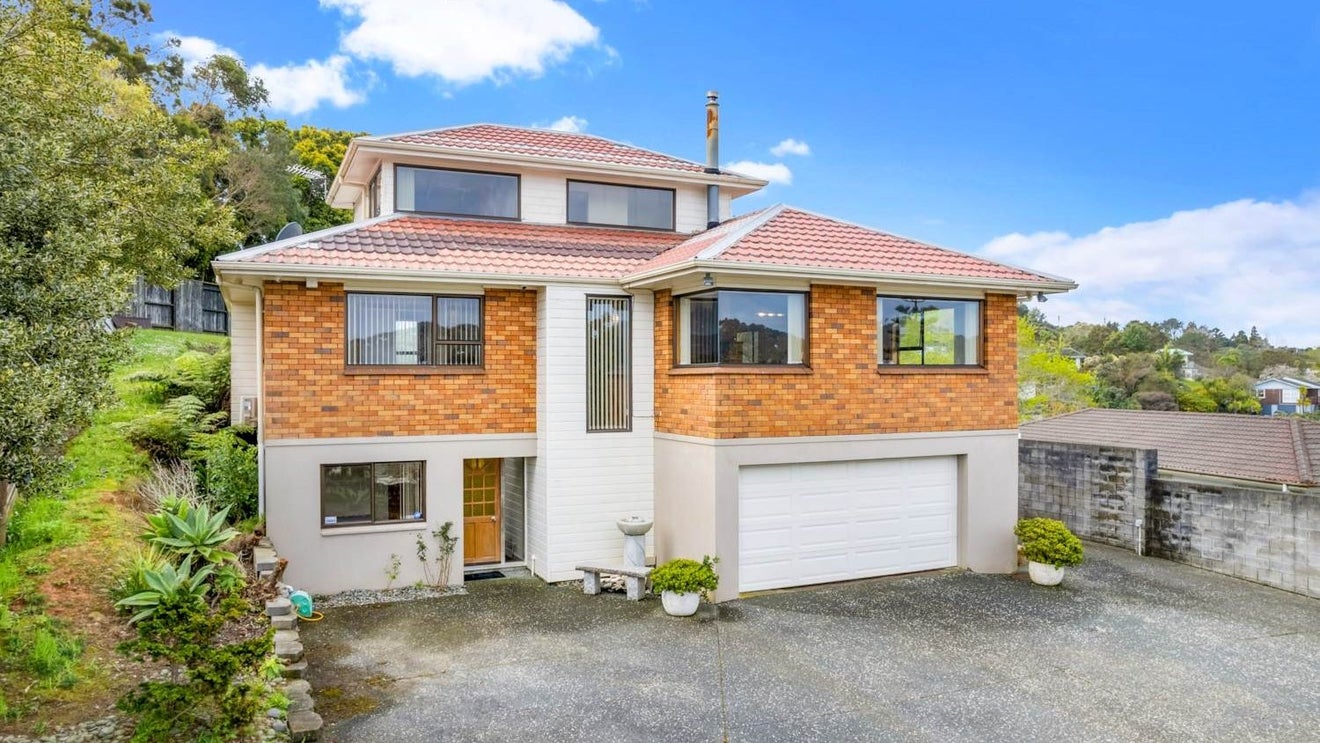 9A Sunnylaw Place, Glen Eden, Auckland - Carousel 1